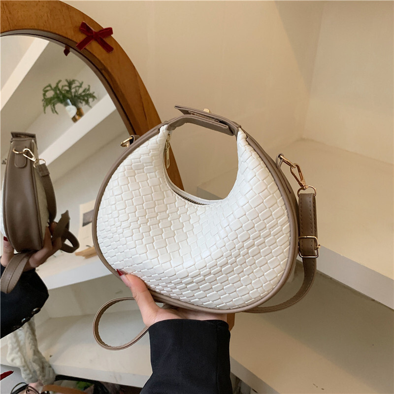 Free Delivery Designer Bag This Year's Trendy And Stylish Hand 2025 New Versatile Instagram Korean Version Crossbody Dumpling Texture For Women L