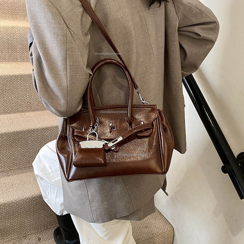 2025 Free Shipping Designer Women's Bag High-end Texture Large Capacity Handbag Fashionable Buckle Strap Single Shoulder Crossbody Bag Casual Com