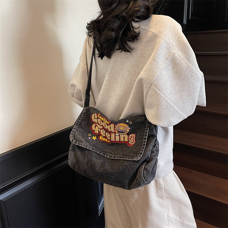 Korean version denim shoulder large capacity shopping embroidered fabric women's tote student class bag, commuting bag