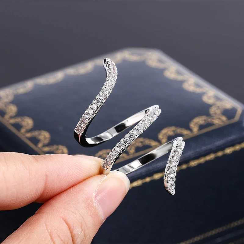 New Fashion 925 Silver Ring Geometric Zircon Ring Irregular Line Ring Personality Simple Engagement Wedding JewelryXJ250514