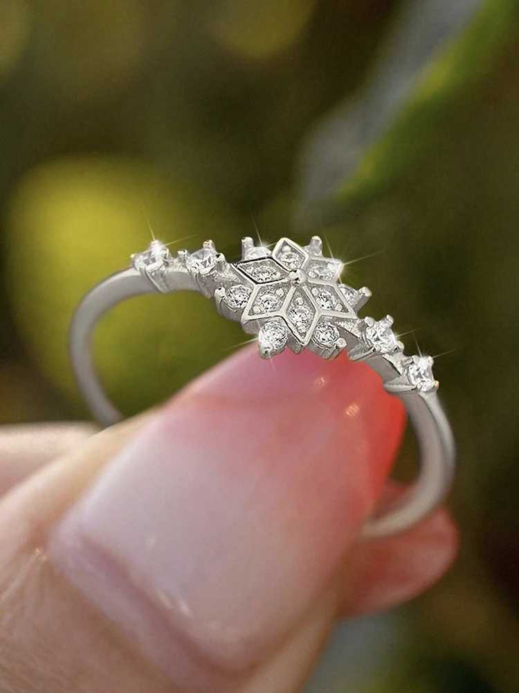 925 Sterling Silver Simple Classic Zircon Exquisite Snowflake Ring For Women Engagement Wedding Luxury High Quality Fine JewelryXJ250514