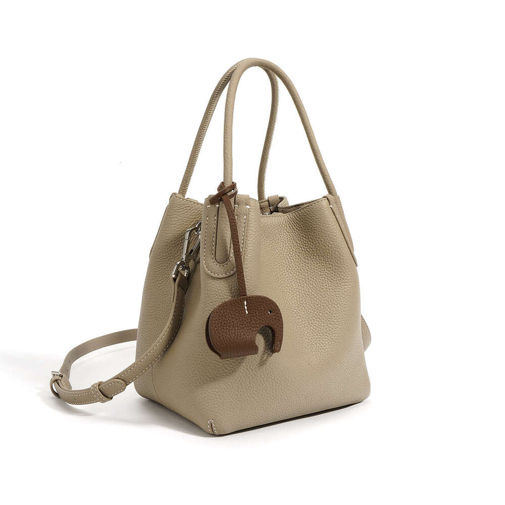 Texture Top Layer Cowhide Vegetable Basket Simple And Versatile Mobile Phone Crossbody Bag Commuting Single Shoulder Bucket Bag