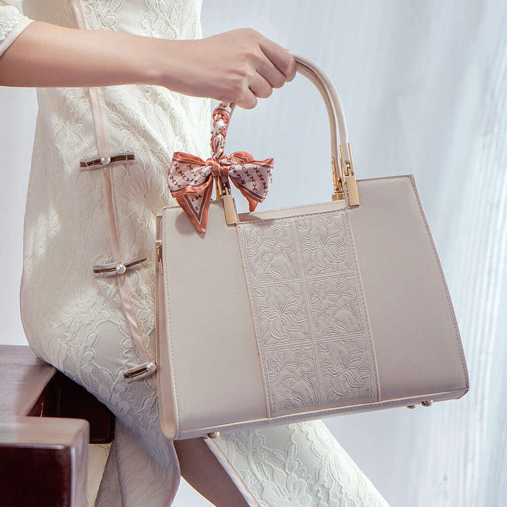 Mother's Day Gift Embroidery New Chinese Style Large Capacity Handheld Mom's With A Grand And High Grade Feeling Crossbody Women's Bag