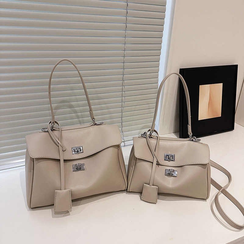 2025 New Free Delivery Designer's Bag Beach Bag Simple And Large Capacity Handheld Underarm For Women's Casual Fashion Trend Single Shoulder
