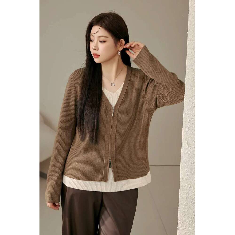 Plus Size XL-5XL Spring Autumn Korean Women Clothing Contrasting Color Fake Two-piece Long-sleeved Round Neck Pullover Sweater