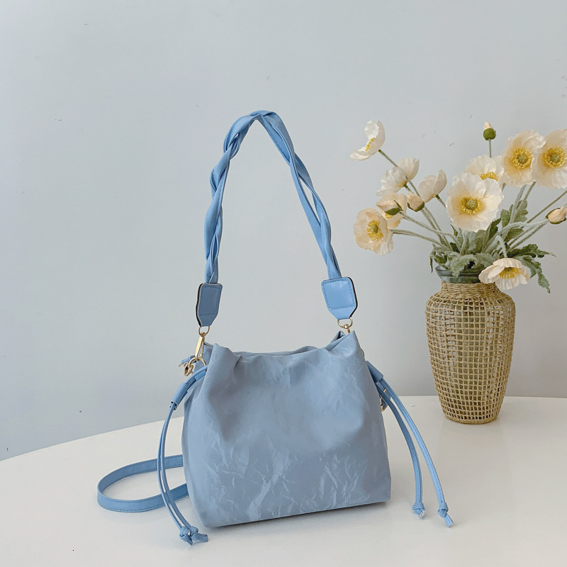 Korean Version Girl Drawstring With Pleats Large Capacity Casual Artistic And Simple Luxury Bag Free Delivery Designer Bag 2025 Handbag Water Bucket S