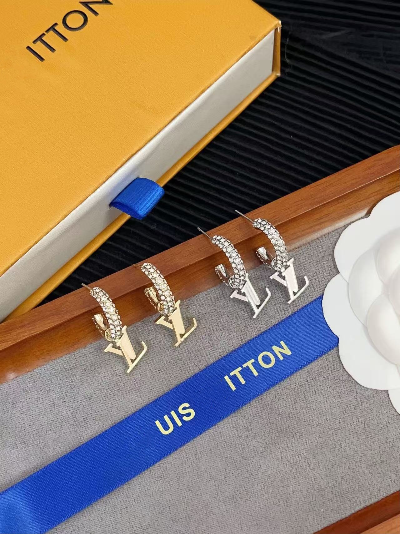 2025 Flower luxury brand Stud Earrings Women Fashion Small Fresh Delicate Girl Earrings Gold Color Jewelry earrings designer earrings designer earrings for woman