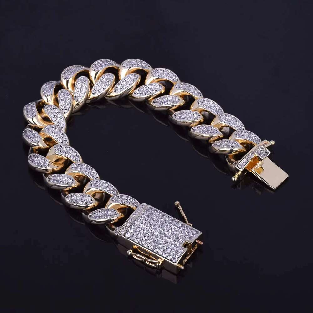 Iced sier Cuban chain necklace in men's hip-hop style, equipped with moissanite fashion accessories