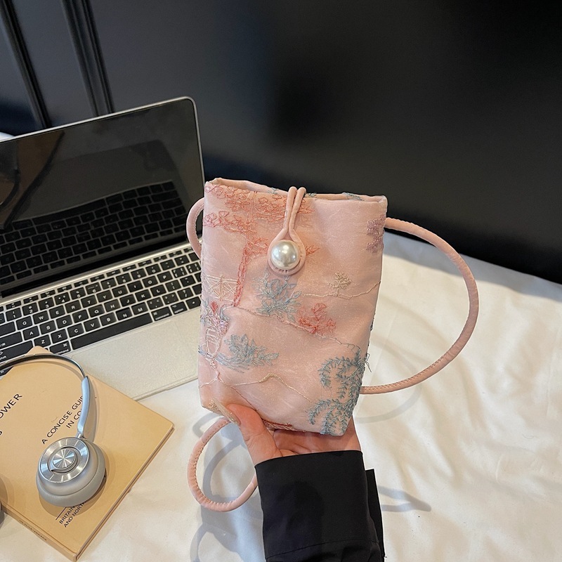 New Chinese style mini mobile phone for women in summer 2025, fashionable embroidered small square bag, simple and versatile crossbody bag
