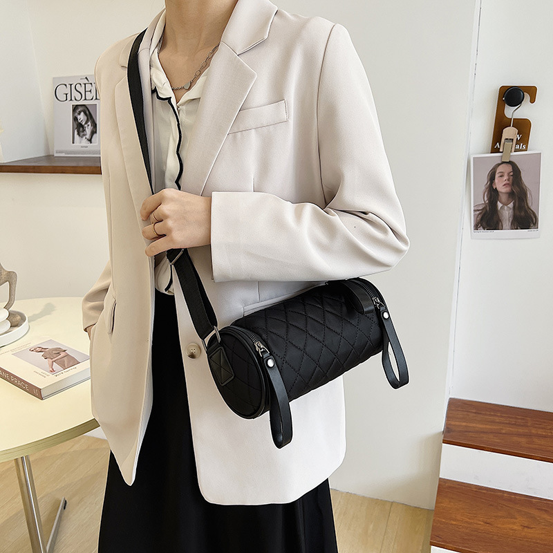 Free Delivery Designer Bag Lingge Embossed Elegance Simple And Fresh Fashionable Single Shoulder Crossbody Bag Spring/summer 2025 Cylindrical Bag Luxu