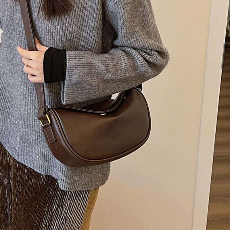 Bag crossbody 2025 new autumn and winter style large capacity niche design shoulder women's dumpling bag