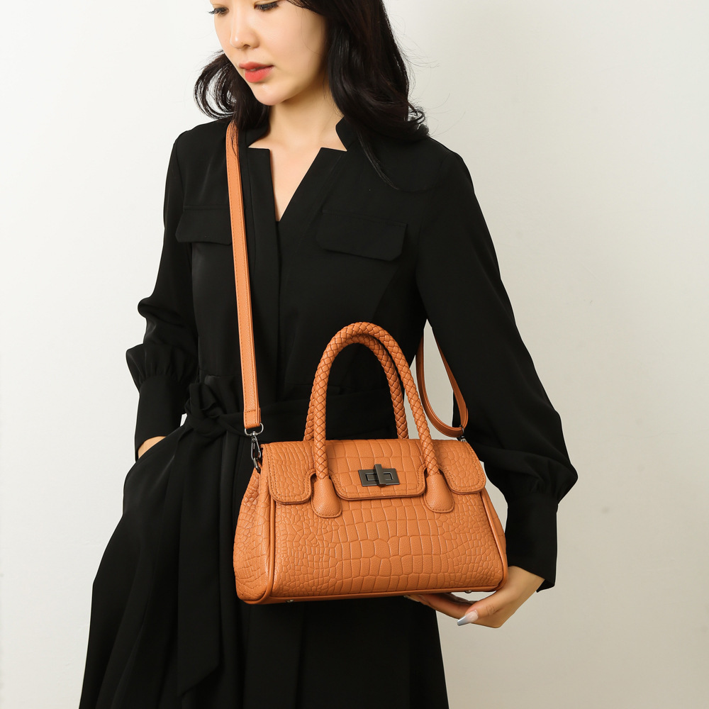 Designer Pack New Korean Edition Middle Aged Bag Texture Western Style Handbag Women S Fashion Embossed Cross Shoulder Free Shipping