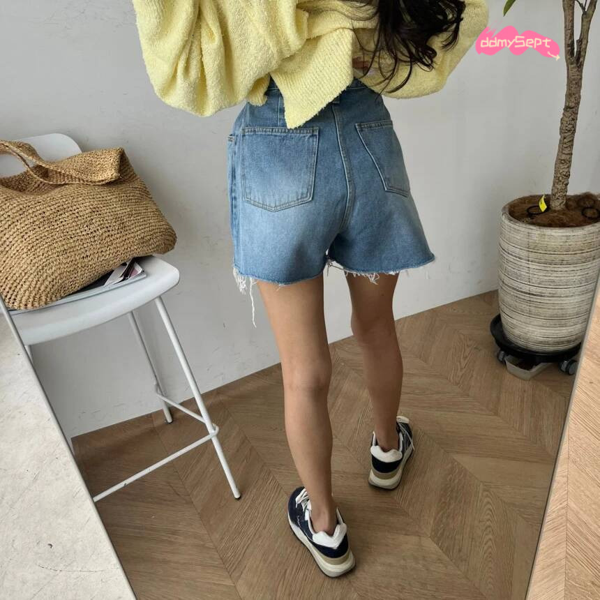 Summer Vintage Tassel Hole Women's Denim Short Pants 2025 New High Waist Button Casual Loose Jeans Shorts for Women ddmysept