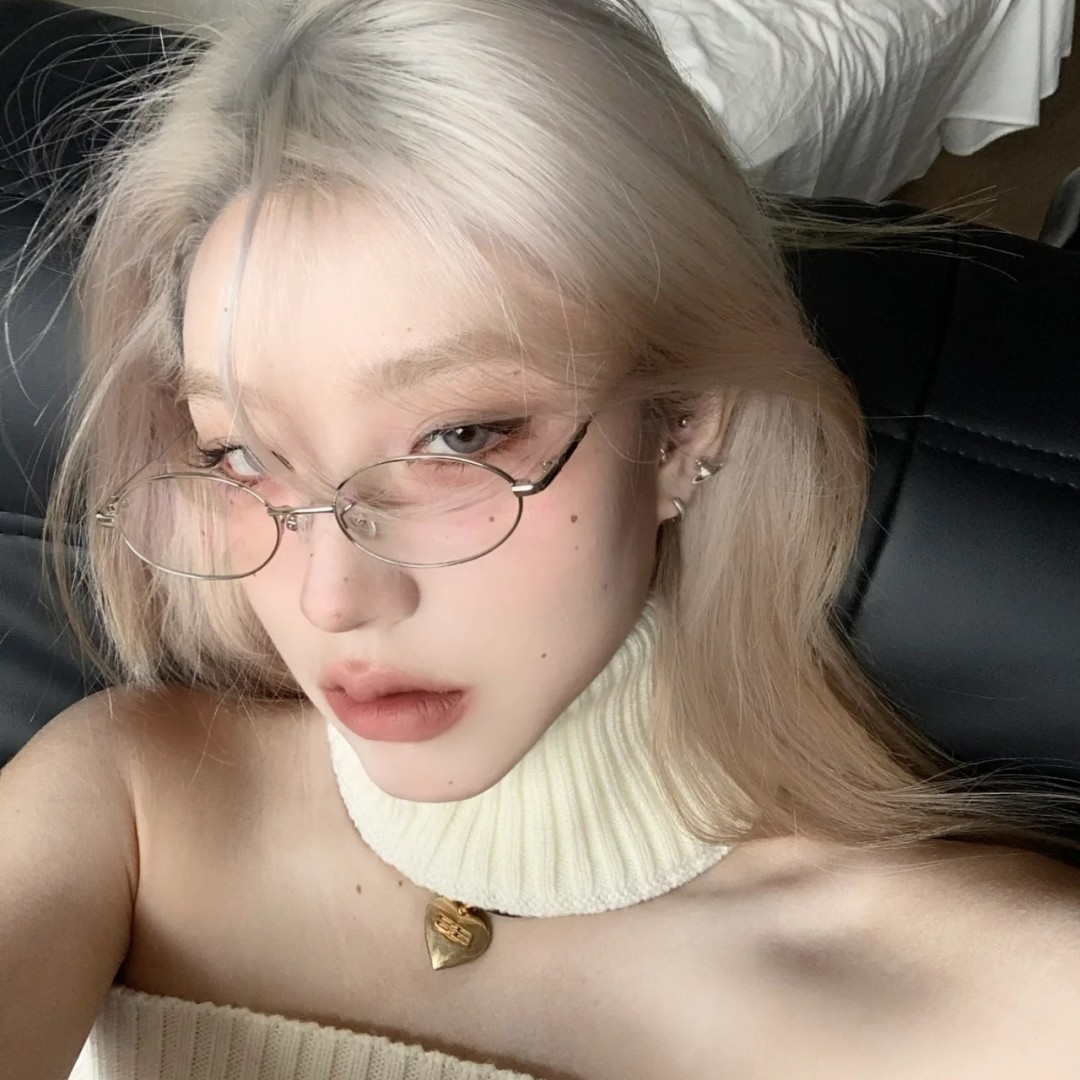 Designer Sunglasses For Women Men Oval Small Frame Anti-blue Light Retro Glasses Decorative Flat Light Sunglasses Eyewear CB7820