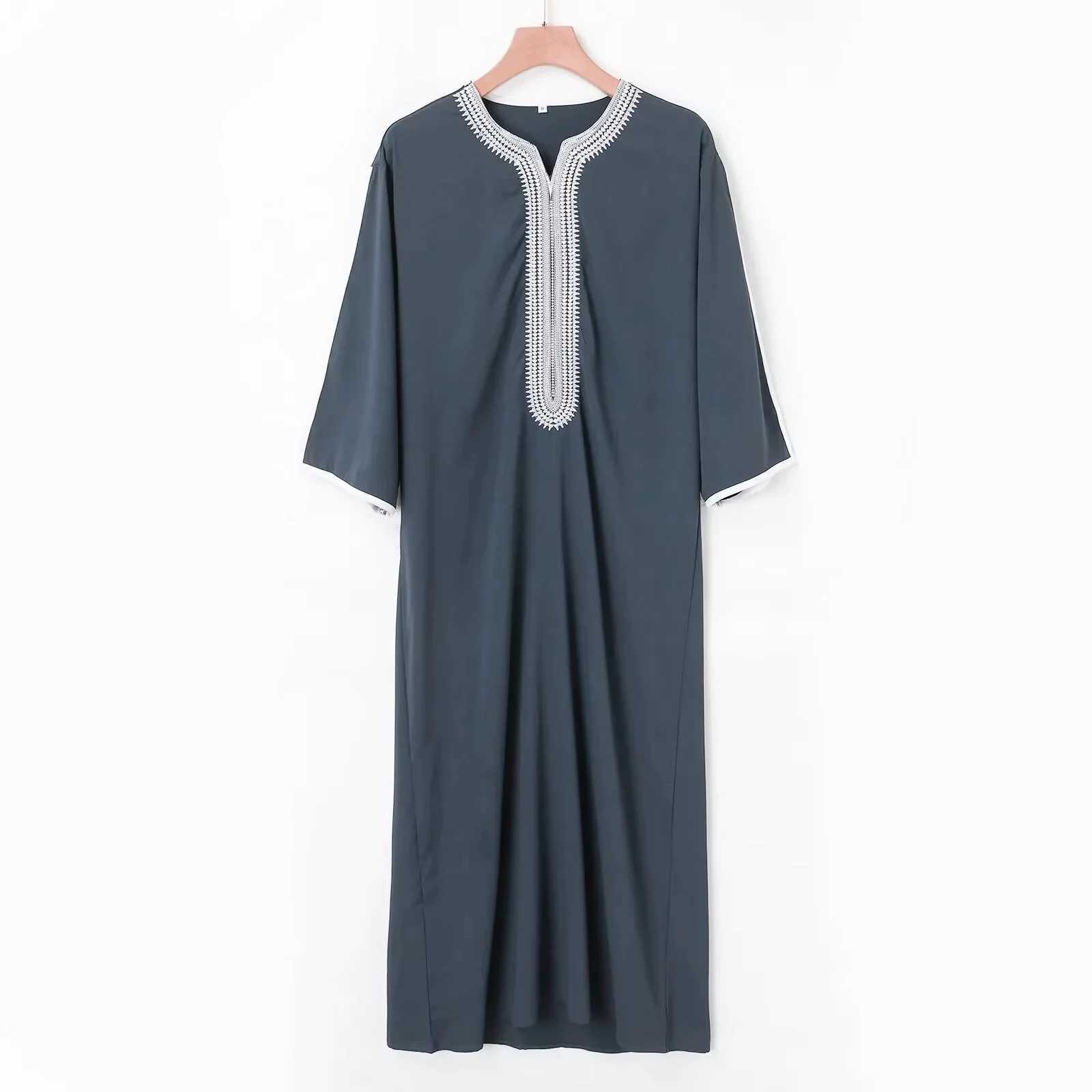 Traditional Muslim ethnic style mens long robe mens elegant robe regular round neck embroidered mens casual loose robe X250514