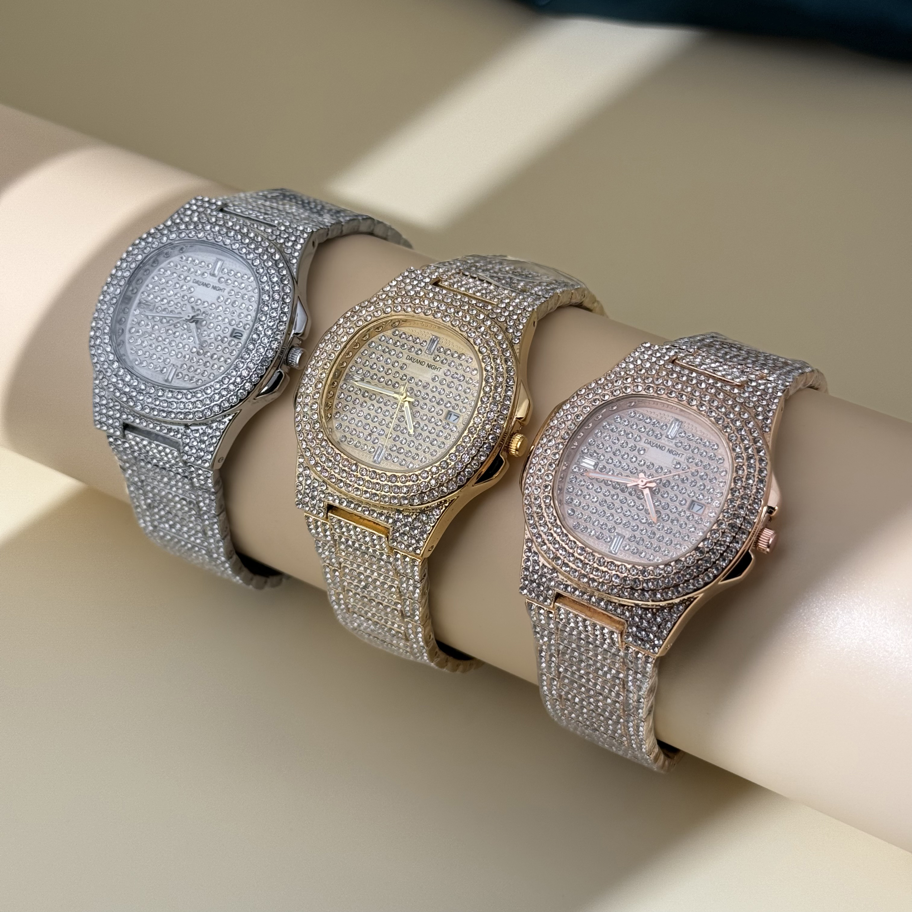 Luxury Full-Diamond Quartz Wristwatches for Men & Women - Available in Gold, Silver, Rose Gold- Perfect For Daily Wear, Evening Parties, Or As A Premi