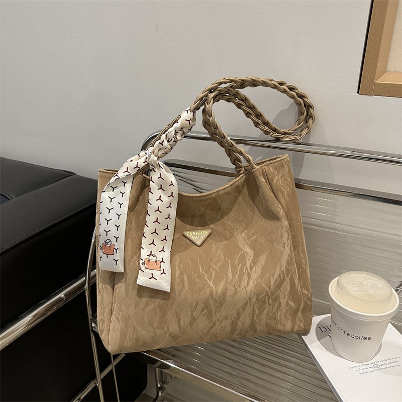 Free Delivery Designer Bag Hand Women's 2025 Korean Edition Simple Texture Solid Color Fashion Trend Silk Scarf Versatile Single Shoulder Tote Ba