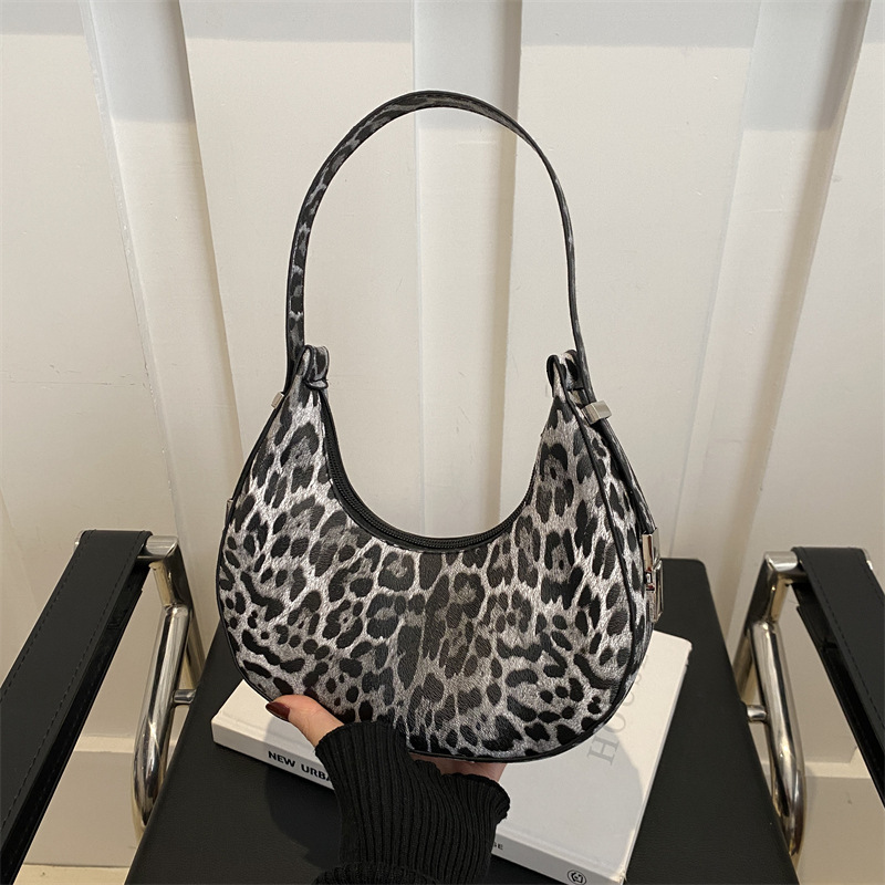 Beautiful Crescent Personalized And Trendy One Shoulder Crossbody 2025 New Luxury Bag New Free Delivery Designer Bag Fashionable Bag Women's Casu