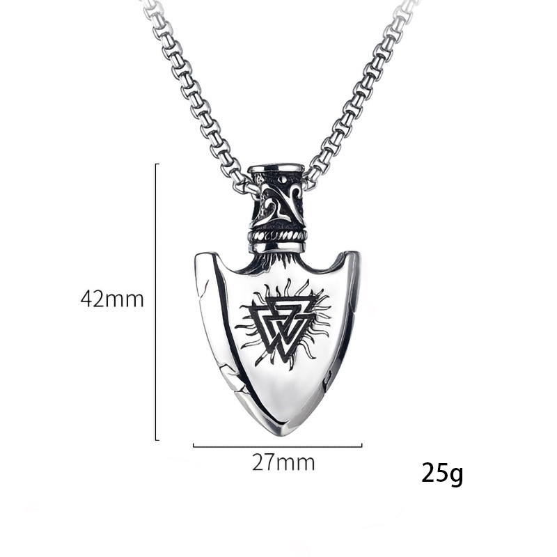 Light luxury personalized necklace, high-quality lifestyle retro hip-hop unisex heart-shaped pendant