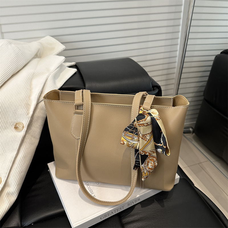 Spring And Summer Big New Free Delivery Designer Bag For Women 2025 New Korean Edition Luxury Bag Trendy Simple Large Capacity Soft Leather Tote Casua