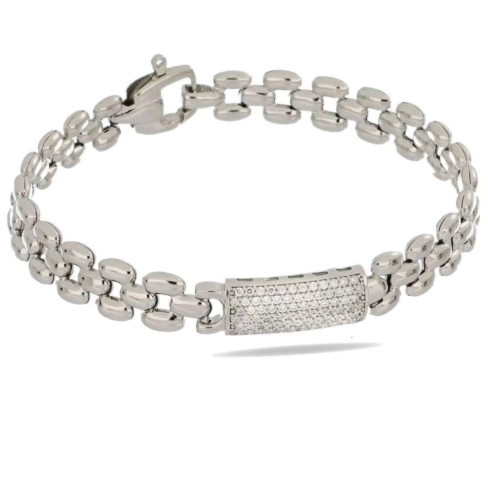 Made in Italy, this luxurious sterling sier bracelet comes with a paving straight bar, elegant and designed for any ocn