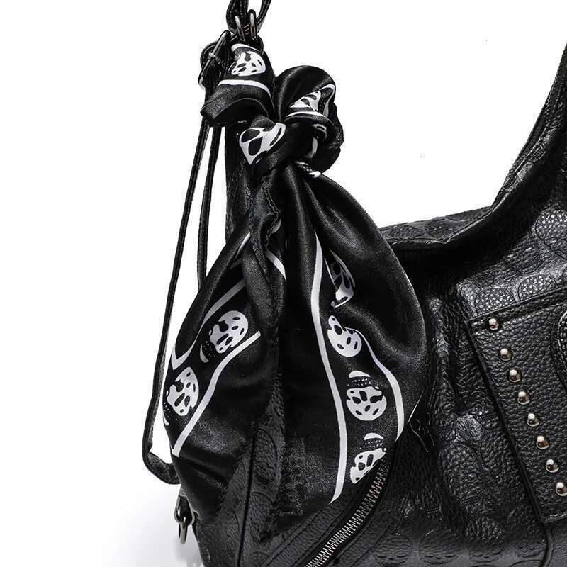 Y2k Aesthetic Trendy Casual Tote Bags Vintage All Match Women High-Capacity Handbags Fashion Rivet Skull Shoulder Underarm Bag