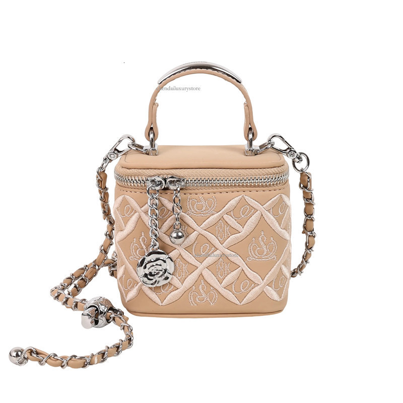 Fashion Women's Shoulder Bag Free Shipping Designer Bag Lingge Chain Suitcase Square Bag Embroidered Shoulder Bag New Phone Lipstick Storage Make