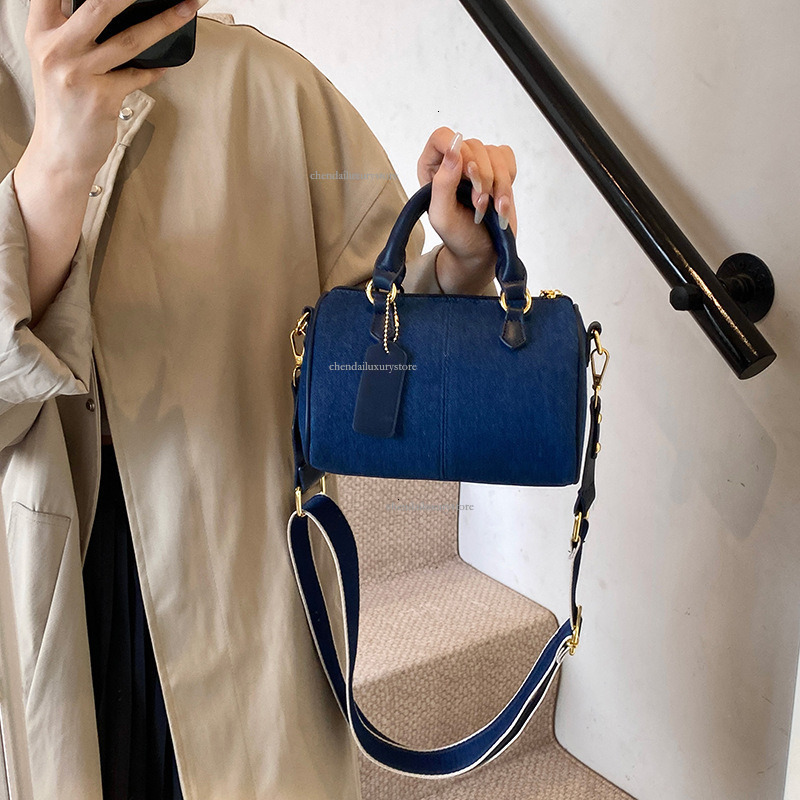 Free Shipping Designer Bag Women's Boston Comparison Splicing Cowboy Handbag New Fashion Pillow Single Shoulder Crossbody Bag College Student Bac