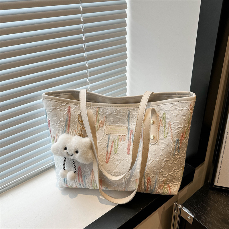 2025 New Free Delivery Designer's Bag Student Class Female Single Shoulder Underarm Striped Large Capacity Commuter Leisure Tote Bag