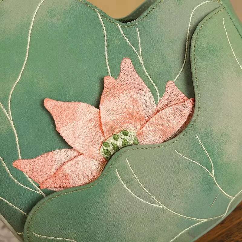 Chinese Style Shoulder Bag Women Exquisite Floral Embroidery Original Designer Handbag 2025 New In Elegant Fashion Female Bags
