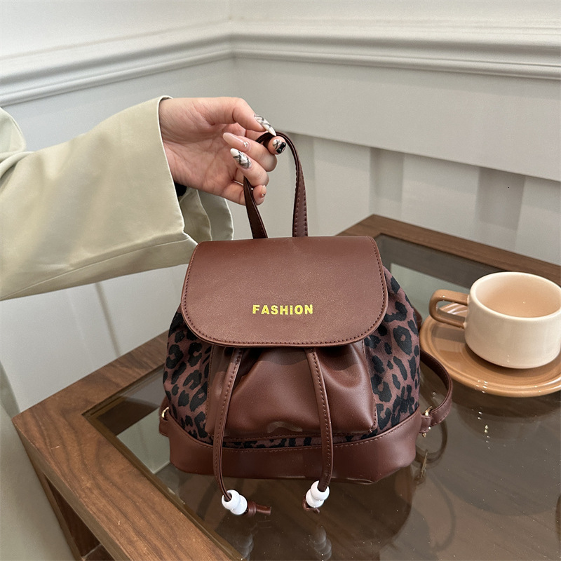 Free Delivery Designer Bag Ladies' Bag 2025 Large Capacity Fashionable Versatile Autumn And Winter Internet Celebrity Western Small Backpack Luxu