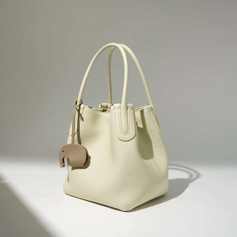 Texture Top Layer Cowhide Vegetable Basket Simple And Versatile Mobile Phone Crossbody Bag Commuting Single Shoulder Bucket Bag