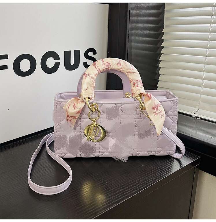 Classic Embroidered Diamond Grid Handbag, High-End Texture, Fashionable And Stylish Single Shoulder Bag, Versatile Crossbody Women's Bag