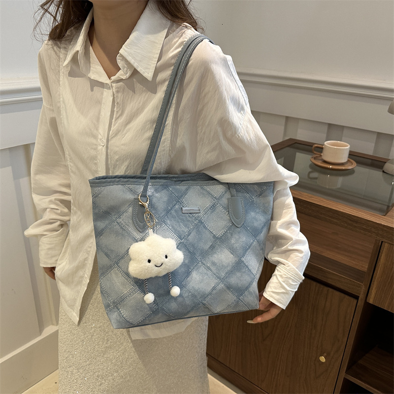 2025 new bag large capacity women's new high-end single shoulder underarm bag designer simple women's commuting handbag versatile temperamen