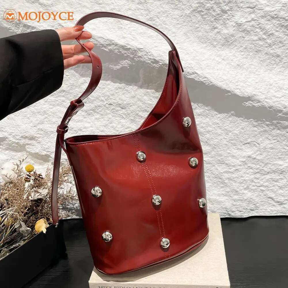 2025 New Bag 2025 Retro Women's Riveted Shoulder Magnetic Closure Underarm Bag with PU Leather Gauge Capacity Nail Tote Bag Punk Style Motorcycle