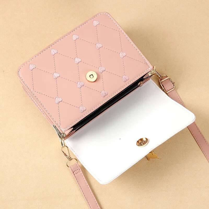 One New Women's Shoulder Square Trendy and Versatile Small Girl Heart Gift Crossbody Bag
