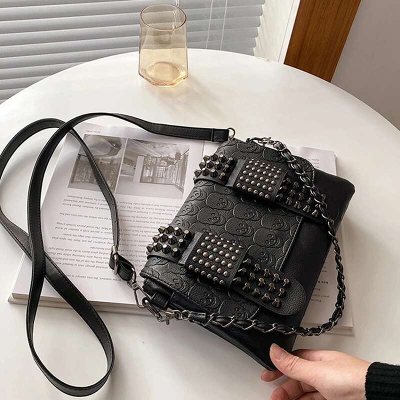Vintage Skull Rivet Shoulder Women PU Leather Black Crossbody Designer Flap Messenger Bag New Fashion Lady Handbag Bolso