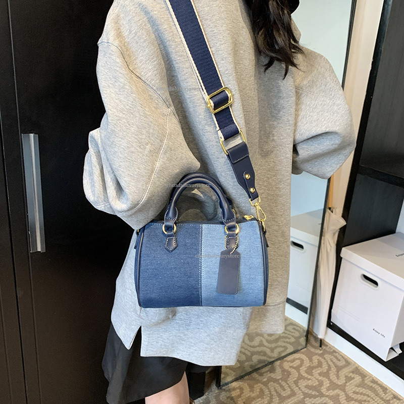 Free Shipping Designer Bag Women's Boston Comparison Splicing Cowboy Handbag New Fashion Pillow Single Shoulder Crossbody Bag College Student Bac