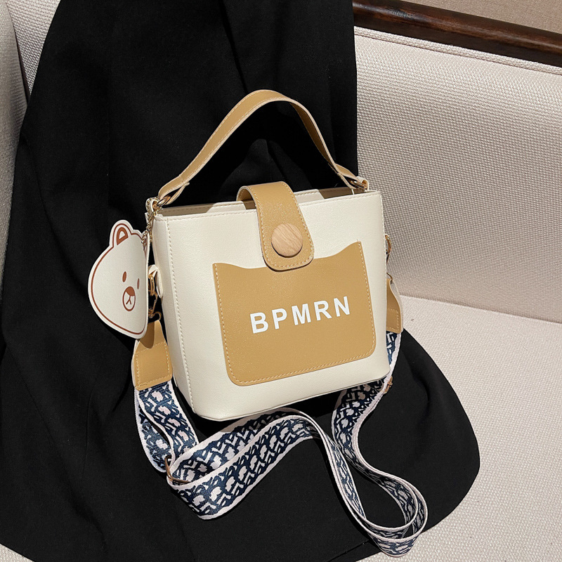 Free Delivery Designer Bag This Year's Popular Small For Women's Autumn 2025 New Trendy And Fashionable Leisure Broadband Crossbody One Shou