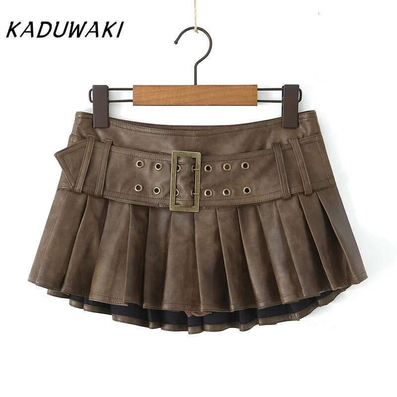KADUWAKI American Retro With Belt Pleated Mini Women Low Waist Brown Faux Leather Skirts Cool Girl PU Y2k Fairy Skirt
