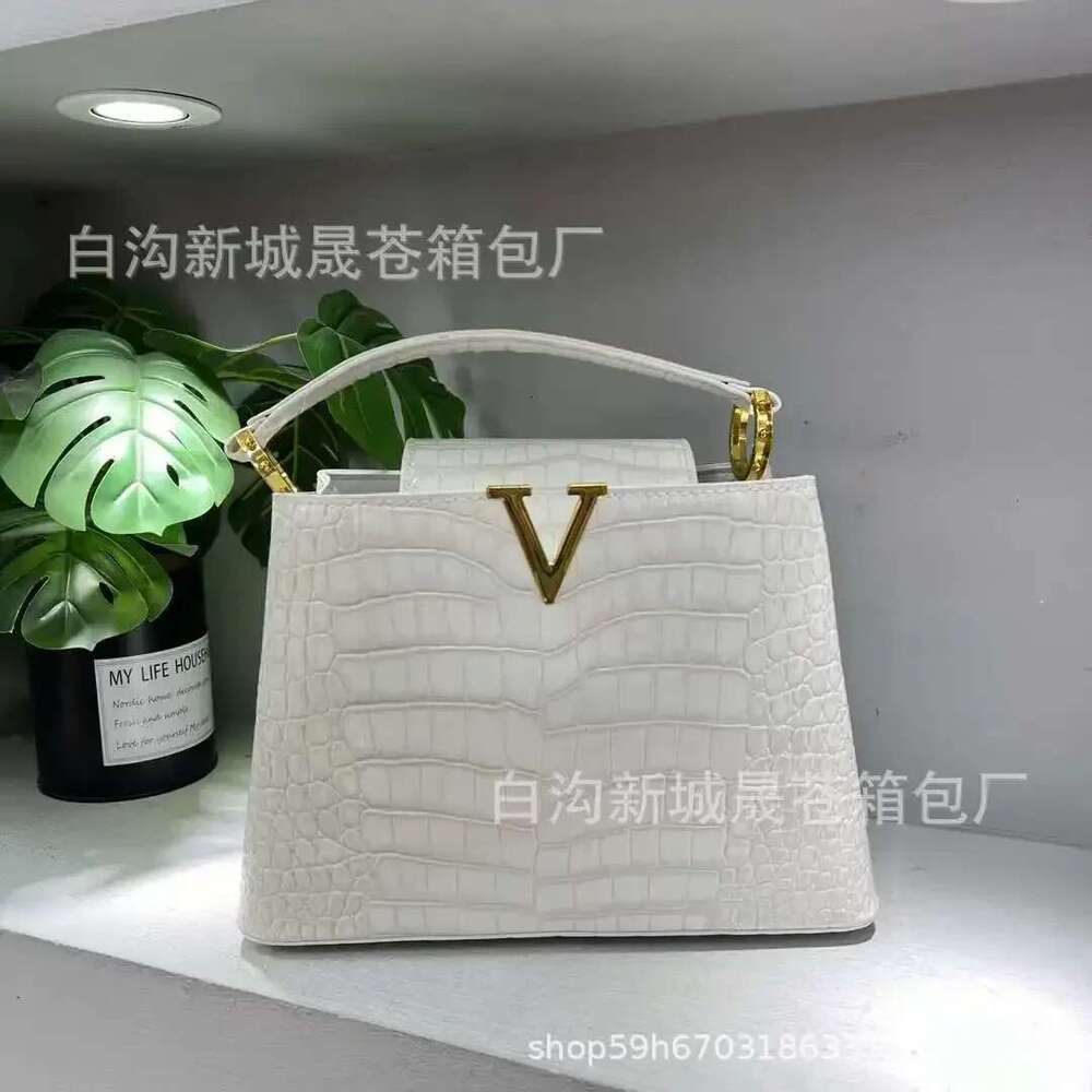 IMJK 26*18*10Cm Design V-Shaped Stone Patterned Women's Handbag High-End Fashionable Single Shoulder Retro Crossbody Bag