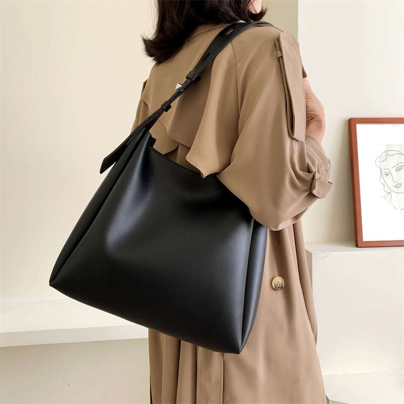 Two piece set mother fashion 2025 soft leather single shoulder bag large capacity handbag women's temperament versatile new trend ins