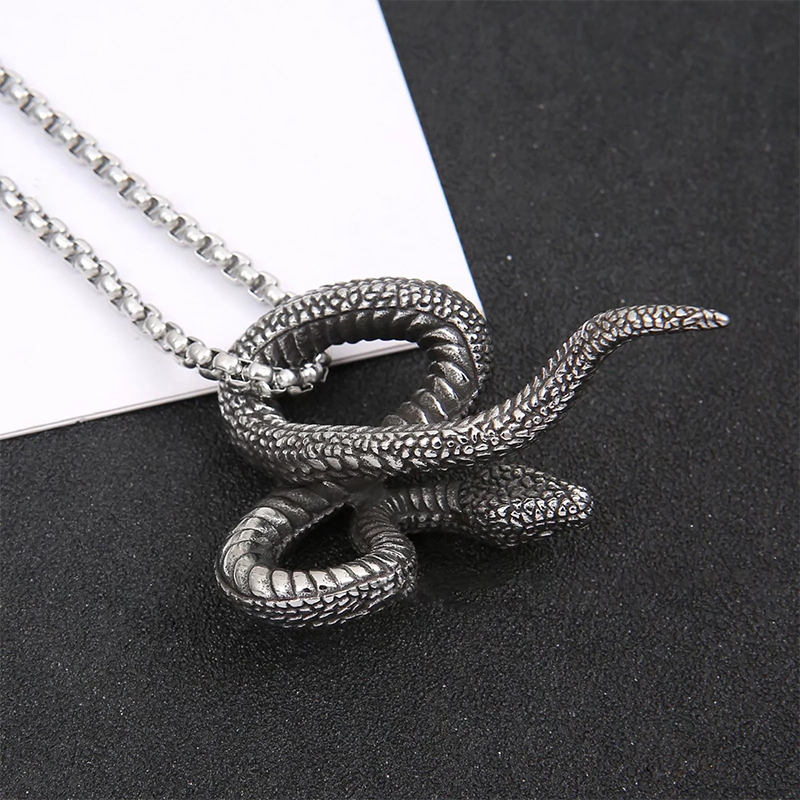 Serpentine necklace for both men and women, light luxury trend, niche hip-hop style design accessories, collarbone chain