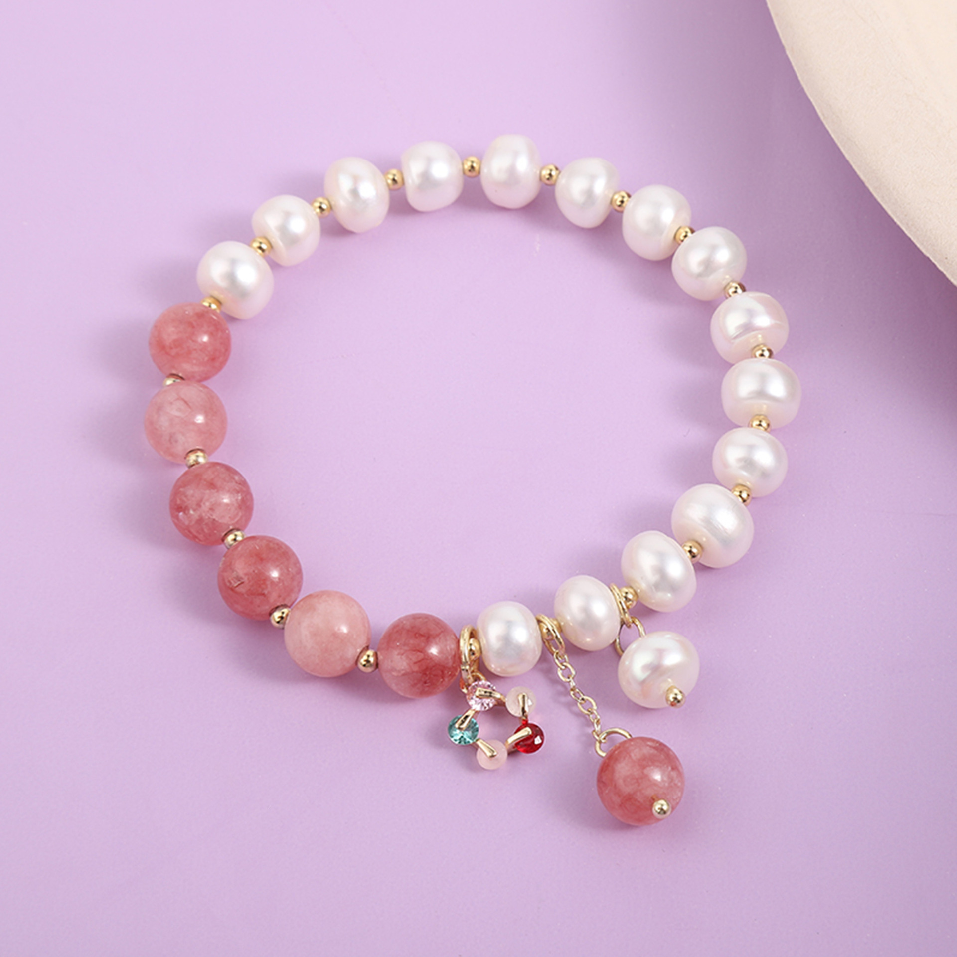 New niche design women's strawberry crystal pearl bracelet, super fairy countryside style, personalized fashion, colorful zirconium inlaid bracel