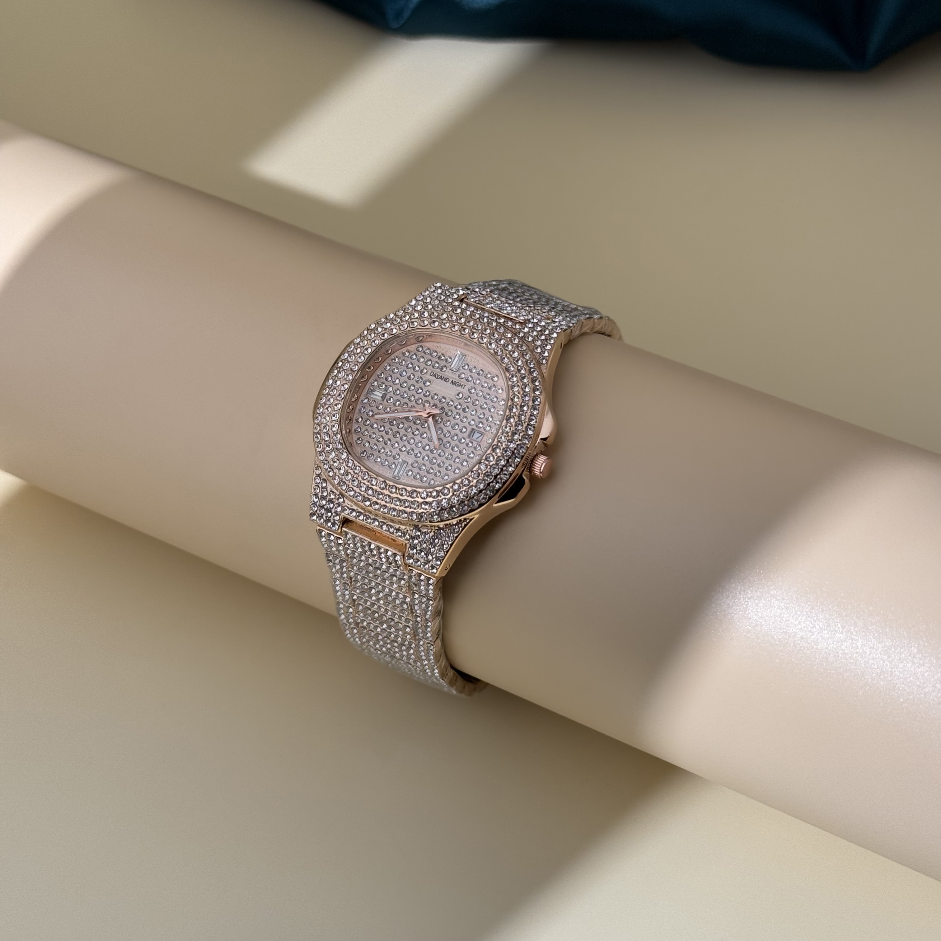 Luxury Full-Diamond Quartz Wristwatches for Men & Women - Available in Gold, Silver, Rose Gold- Perfect For Daily Wear, Evening Parties, Or As A Premi