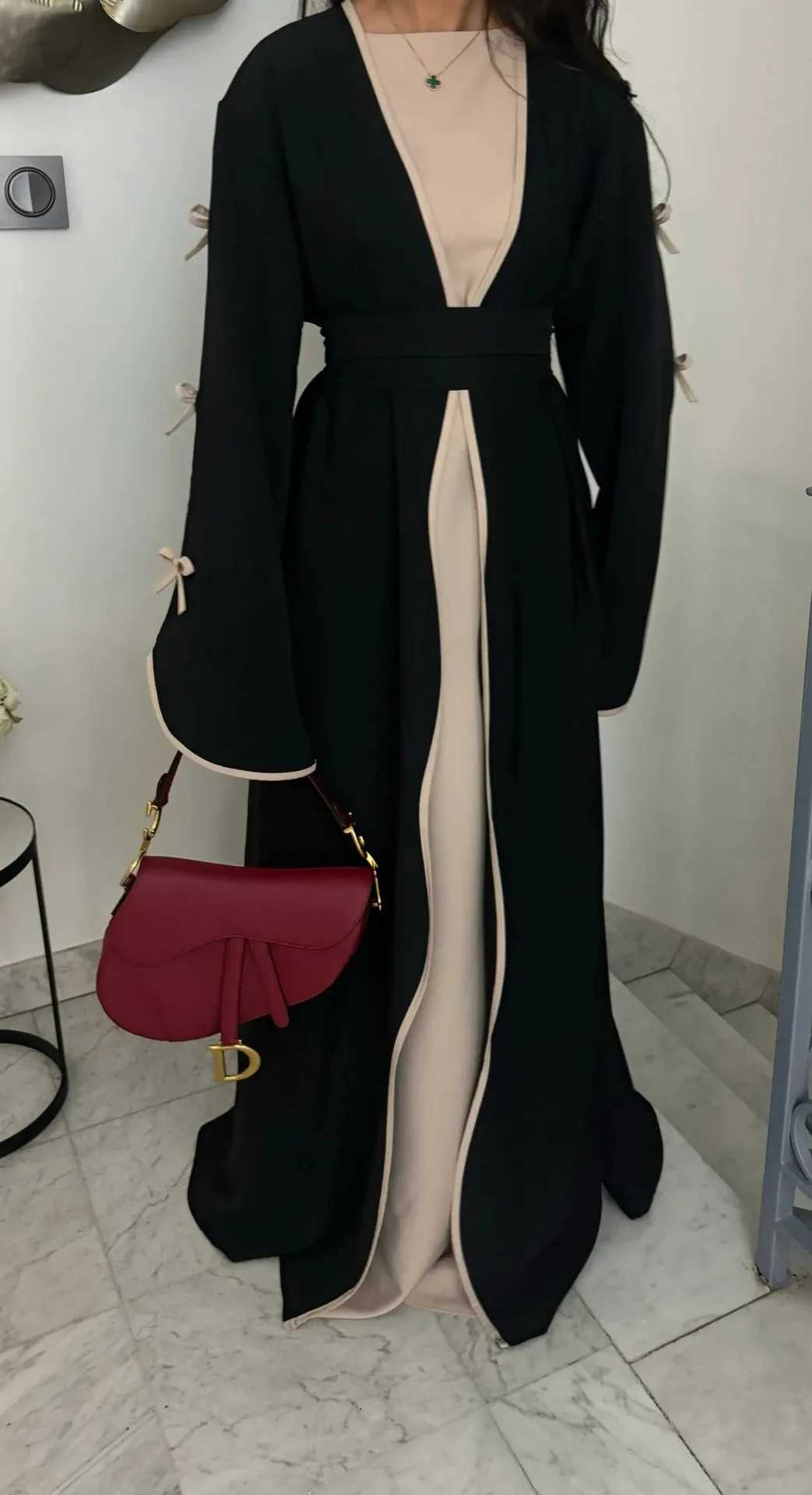 2025 New Dubai Stylish Islamic Black Abaya for Muslim Women Belted Design with Bow Detailing Modest Long Dress for Middle East X250514