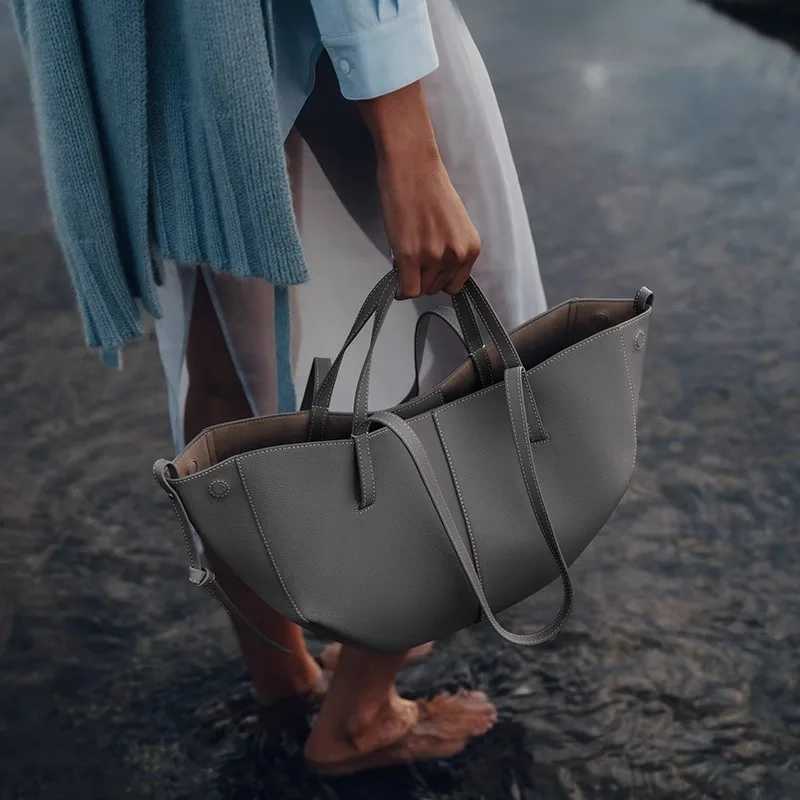 High end designer wing bag large capacity tote bag pleated hand-held armpit bag versatile cmuting shopping bag Z250514