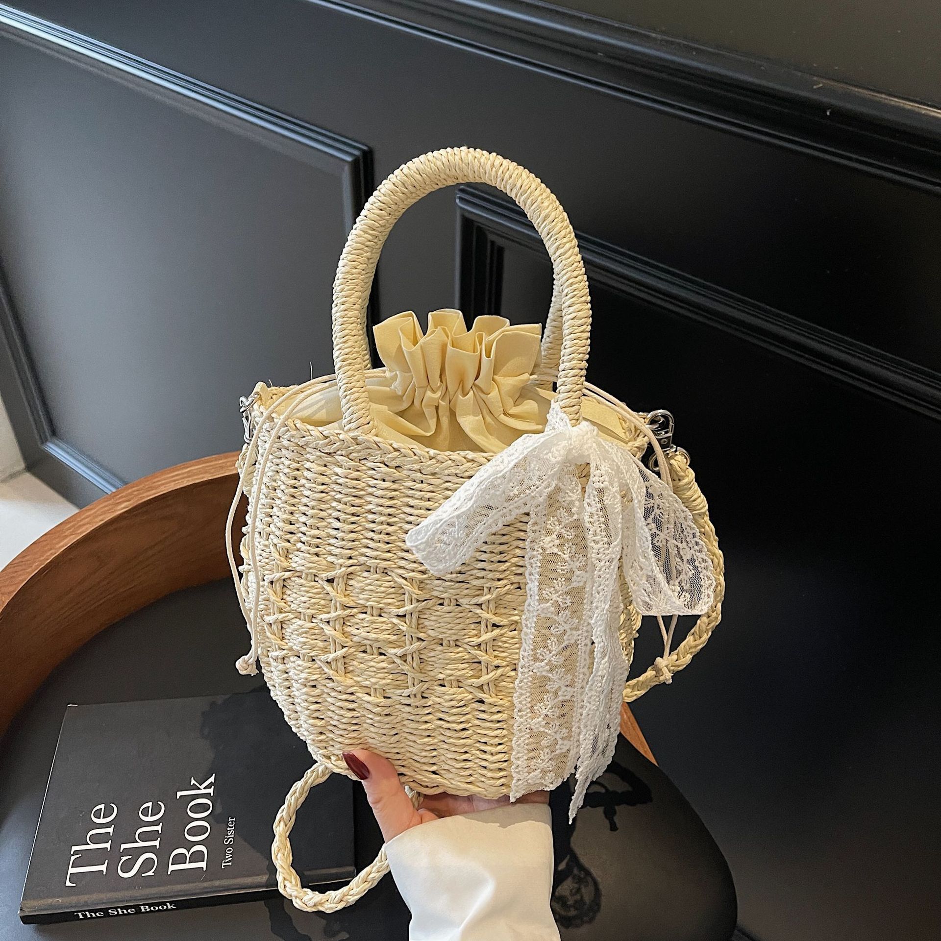 2025 New Free Delivery Designer's Bag Small Fresh Sweet Wind Grass Woven Lace Bow Women's Shoulder Versatile Crossbody Bag