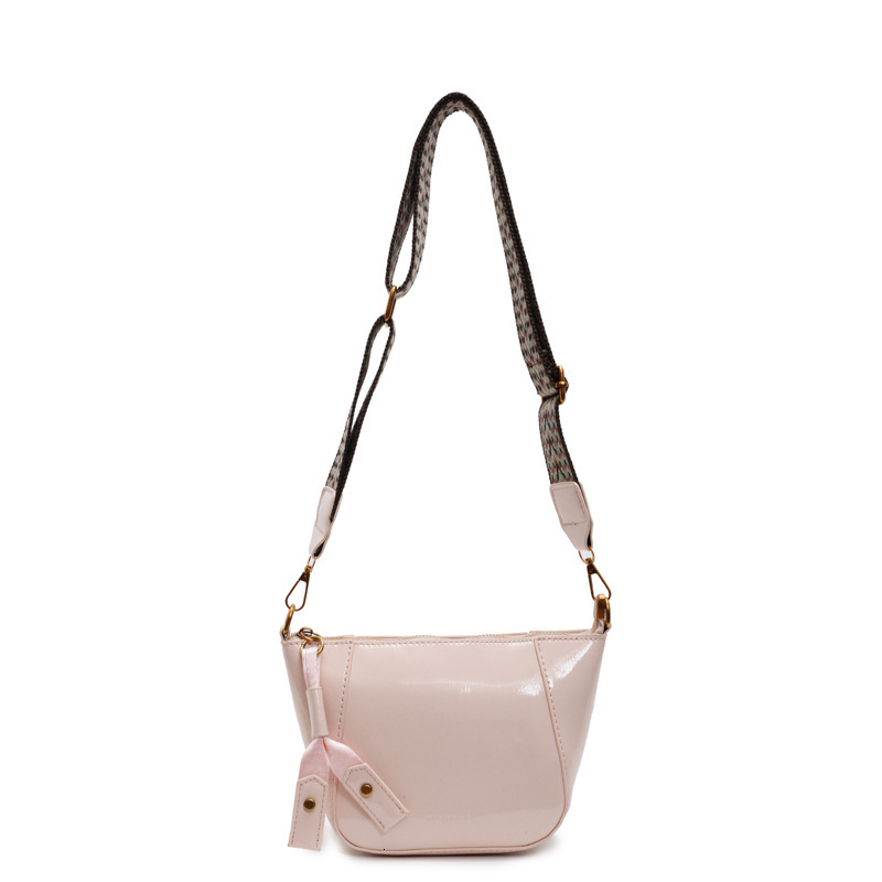 Small lightweight dumpling for women 2025 new wide strap single shoulder crossbody autumn and winter simple saddle bag