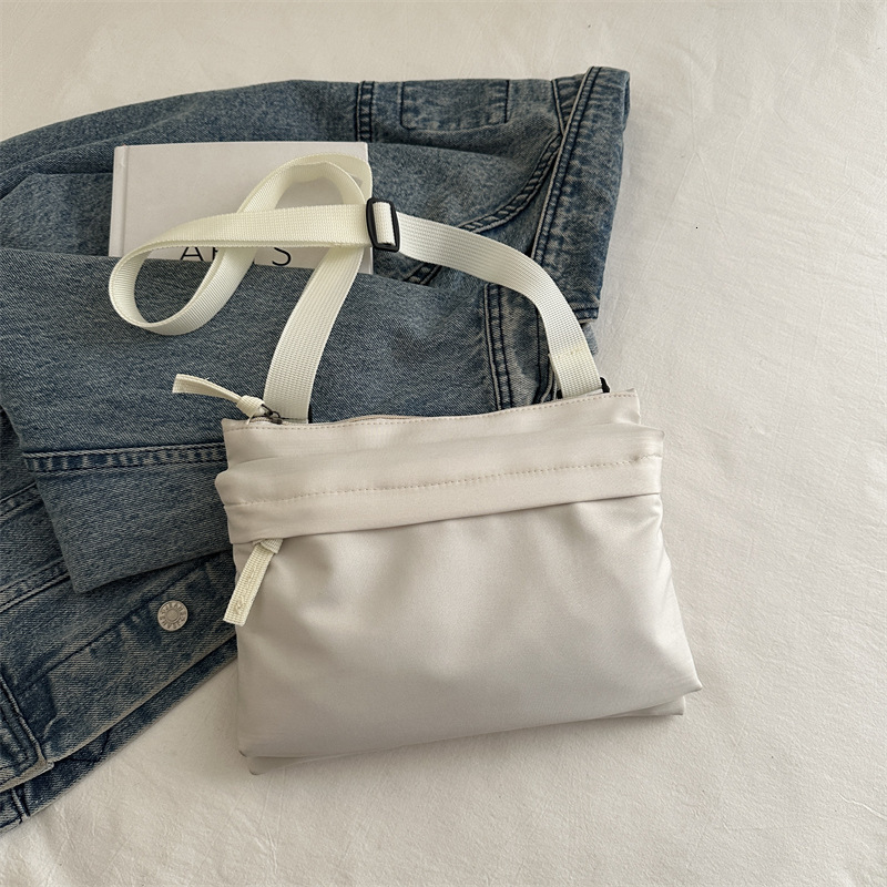 Ladies' Leisure 2025 Spring And Summer New Versatile Luxury Bag Ins Shoulder Crossbody Bag This Year S Popular Small New Free Delivery Designer B